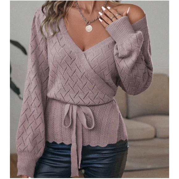 Cozy Scallop Hem Belted Sweater Top - Picture 5 of 9